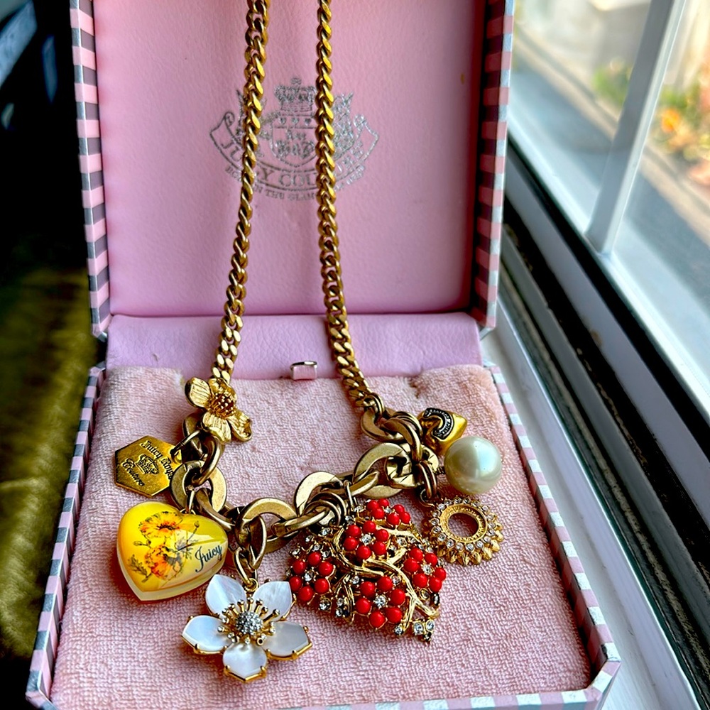 JUICY COUTURE Charm Necklace RARE Lucite Heart Y2K Chunky